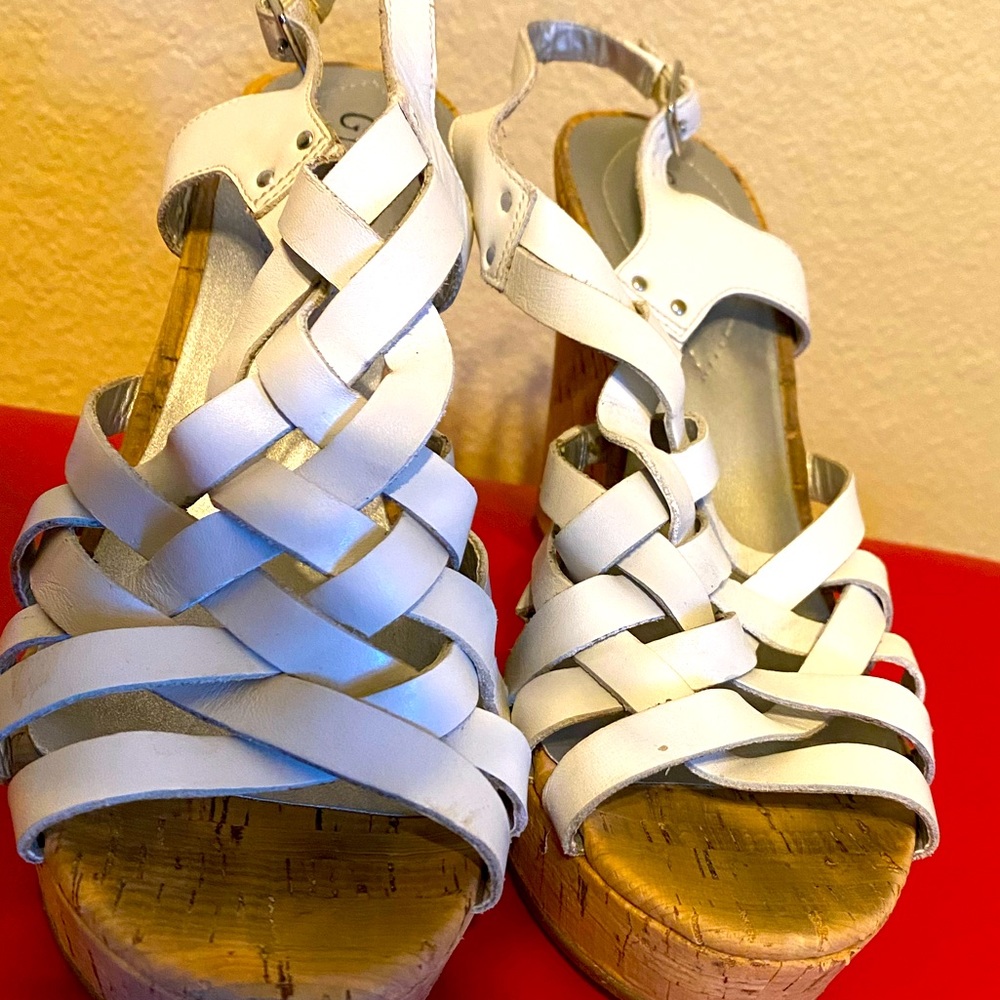 GUESS WHITE PLATFORM SANDALS